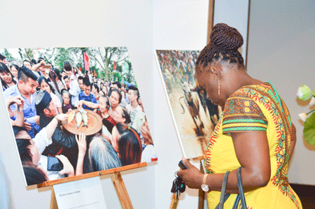 Exposition au Mozambique sur la nature et la culture du Vietnam